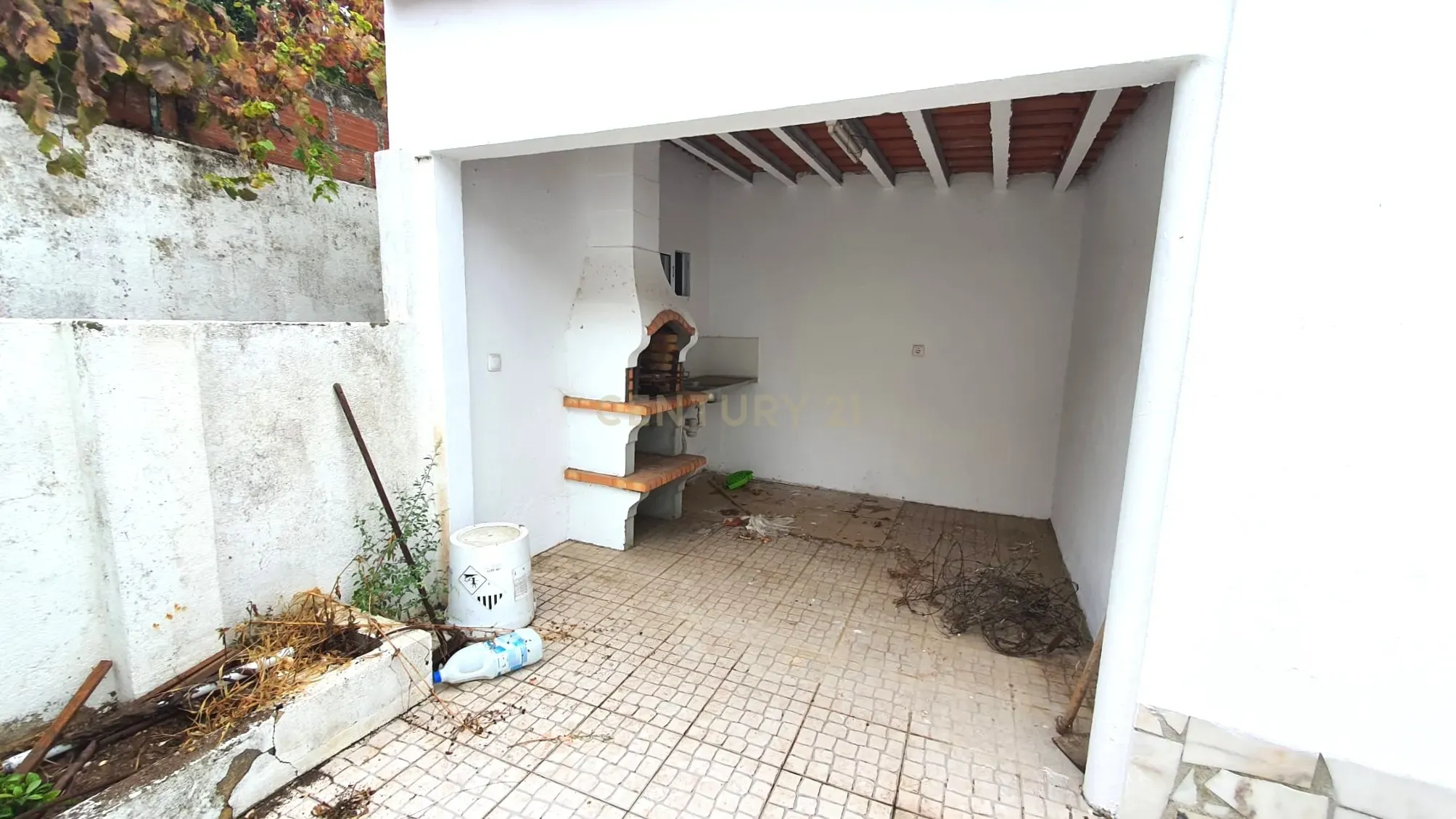 Moradia Térrea nas Quintinhas inserida num lote de 264m2 - Charneca Caparica - Image 19