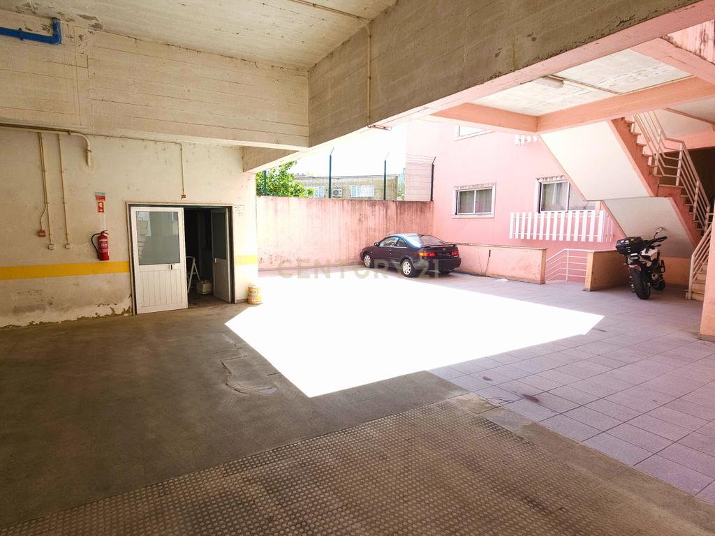 Loja Algés com 330 m2 - Image 19