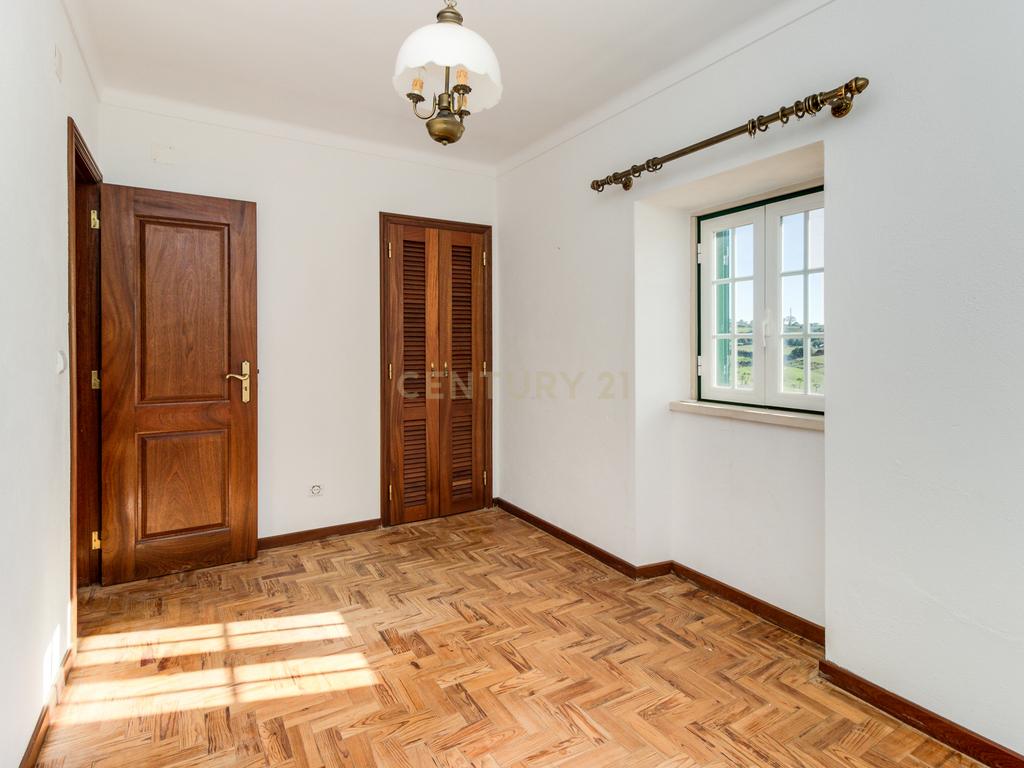 Moradia Isolada T3 com 2480m2 de terreno, poço e com anexos - Image 24