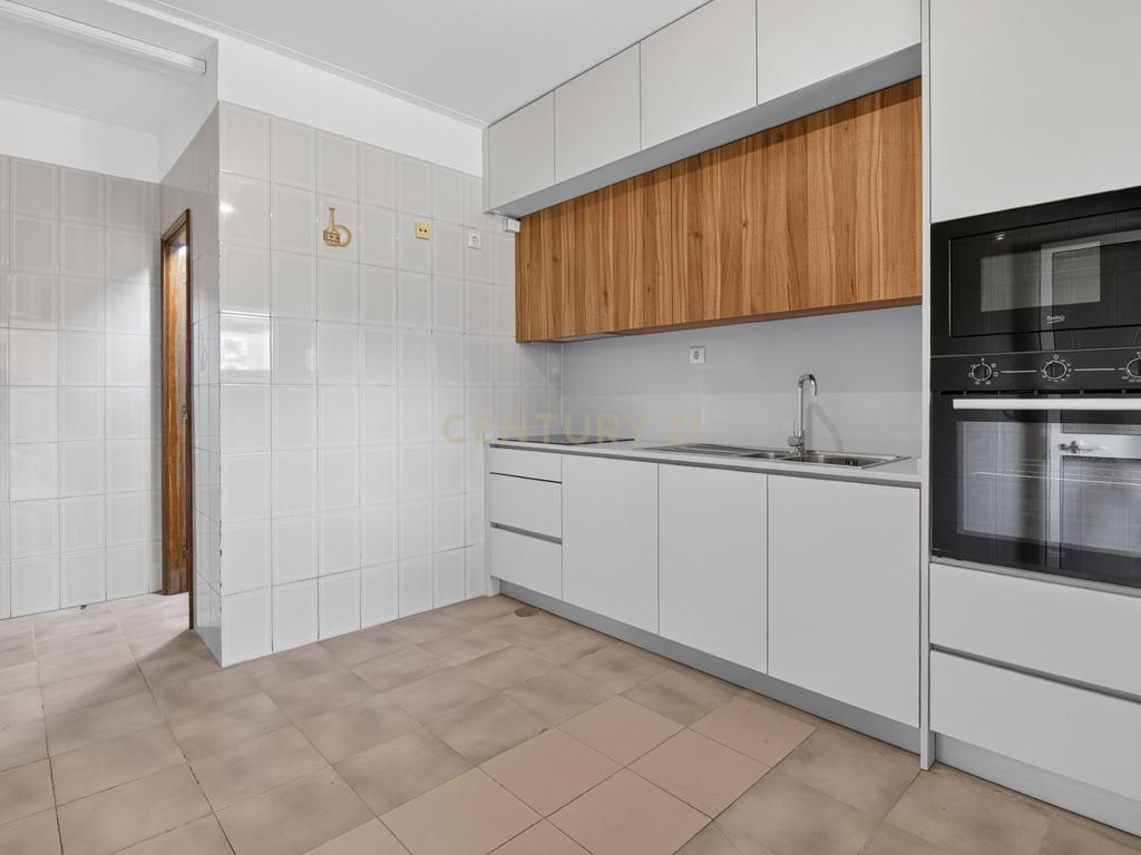 T3+1 com Garagem Fechada e Elevador | Lomar – Braga - Image 6