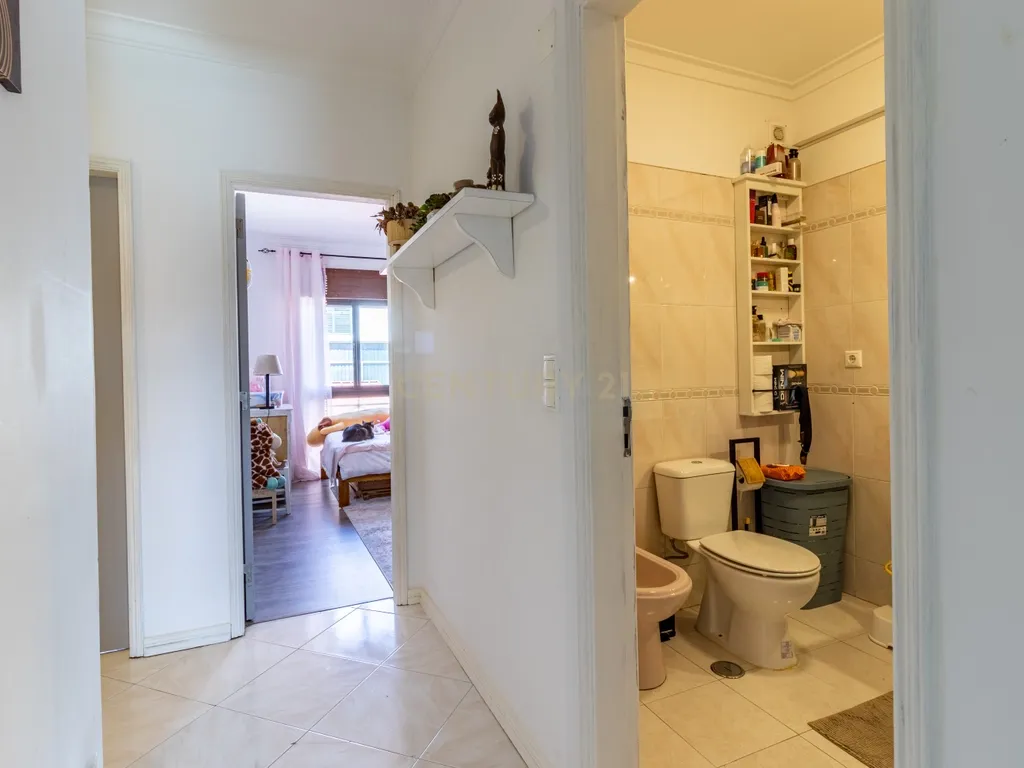 Apartamento T3 Espaçoso e Luminoso em Zona Tranquila de Sesimbra - Image 20
