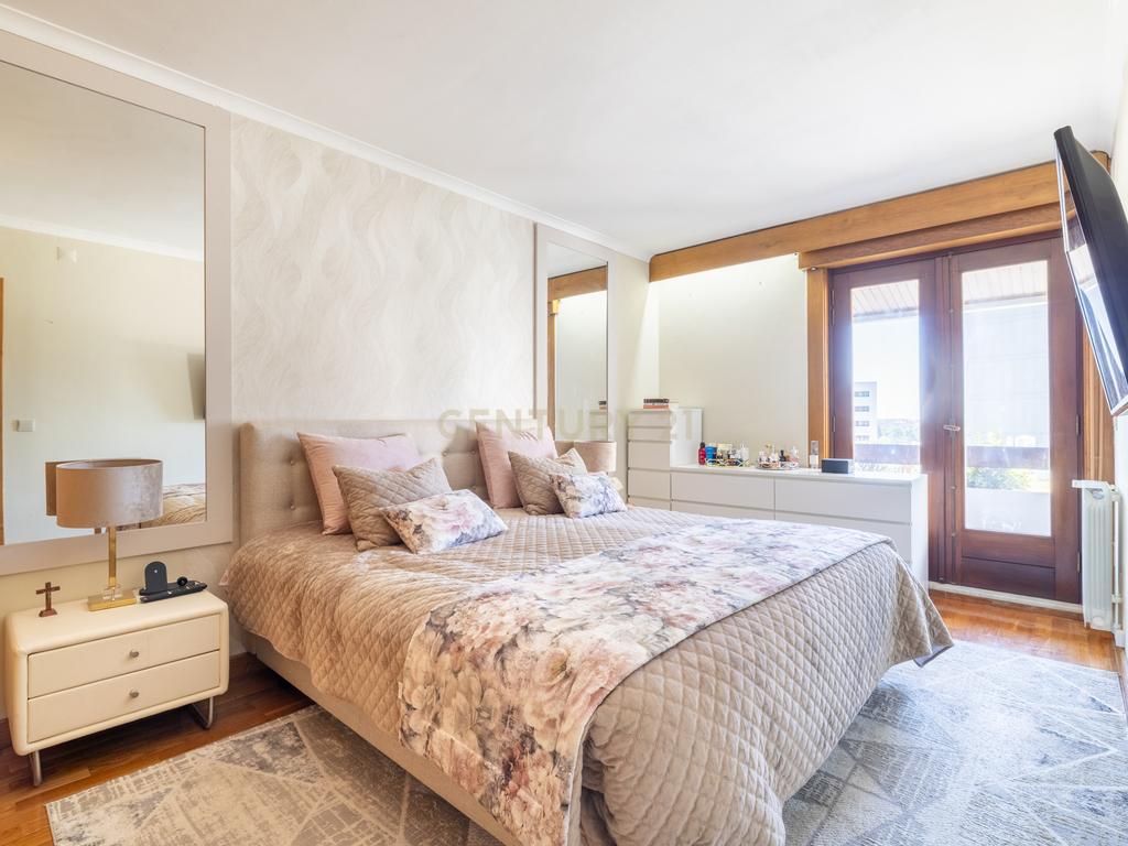Moradia T4 com Jardim Privativo em Vila Nova de Gaia – Viva com Luz, Espaço e Centralidade - Image 18