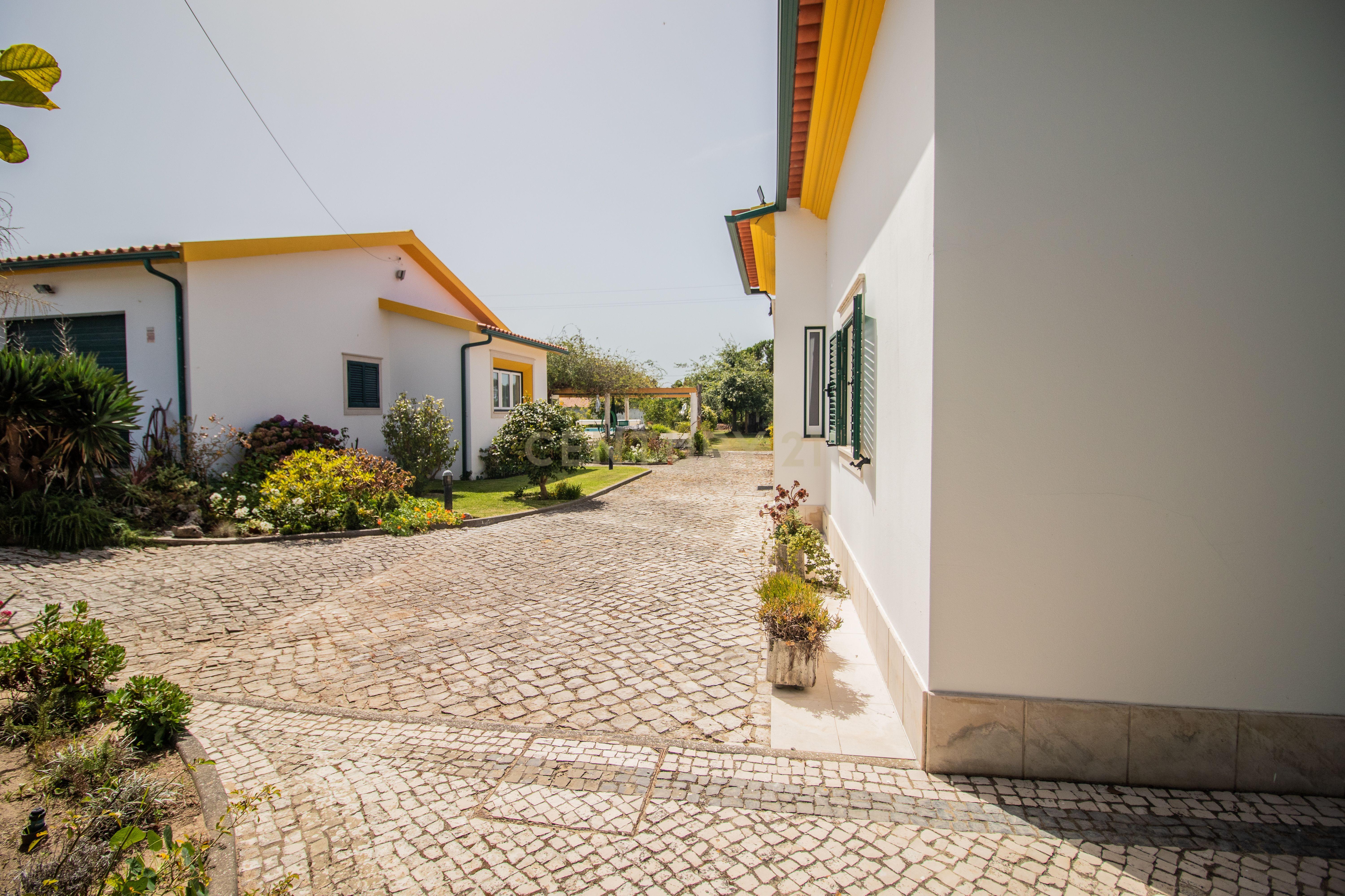 Fotografia 4 de Moradia térrea T3+T0 com piscina, garagem e terreno com 2.257 m², no Ervedal, em Quiaios