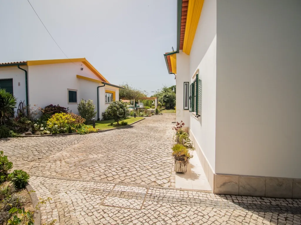 Moradia térrea T3+T0 com piscina, garagem e terreno com 2.257 m², no Ervedal, em Quiaios - Image 4