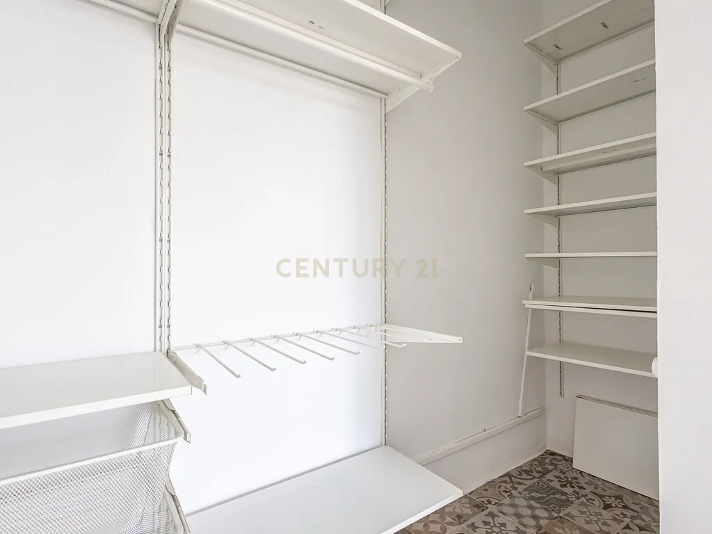 APARTAMENTO T2+1 COM 2 LOGRADOUROS NO CORAÇÃO DE BORBA - Image 6