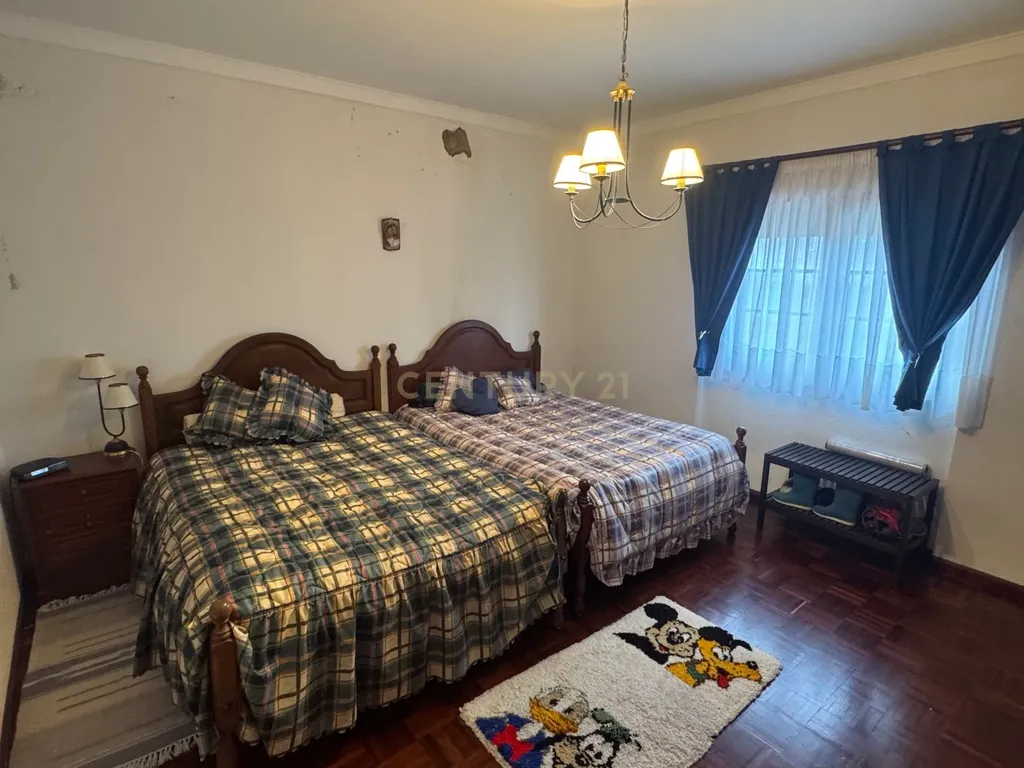 Espetacular Moradia T4 com Jardim e Vista Campestre em Alenquer - Image 25