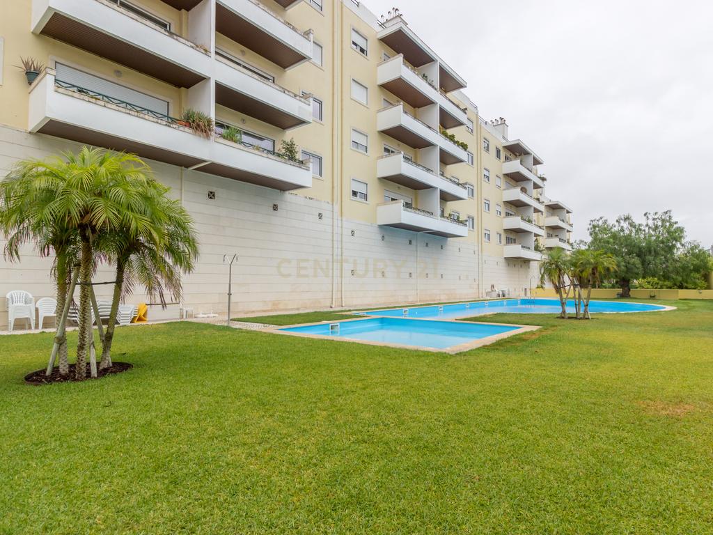 Apartamento T3 em Carnaxide – Arrendamento em Condomínio Privado - Image 4