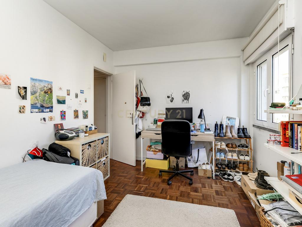 T5 Alfragide com Varanda - Image 16