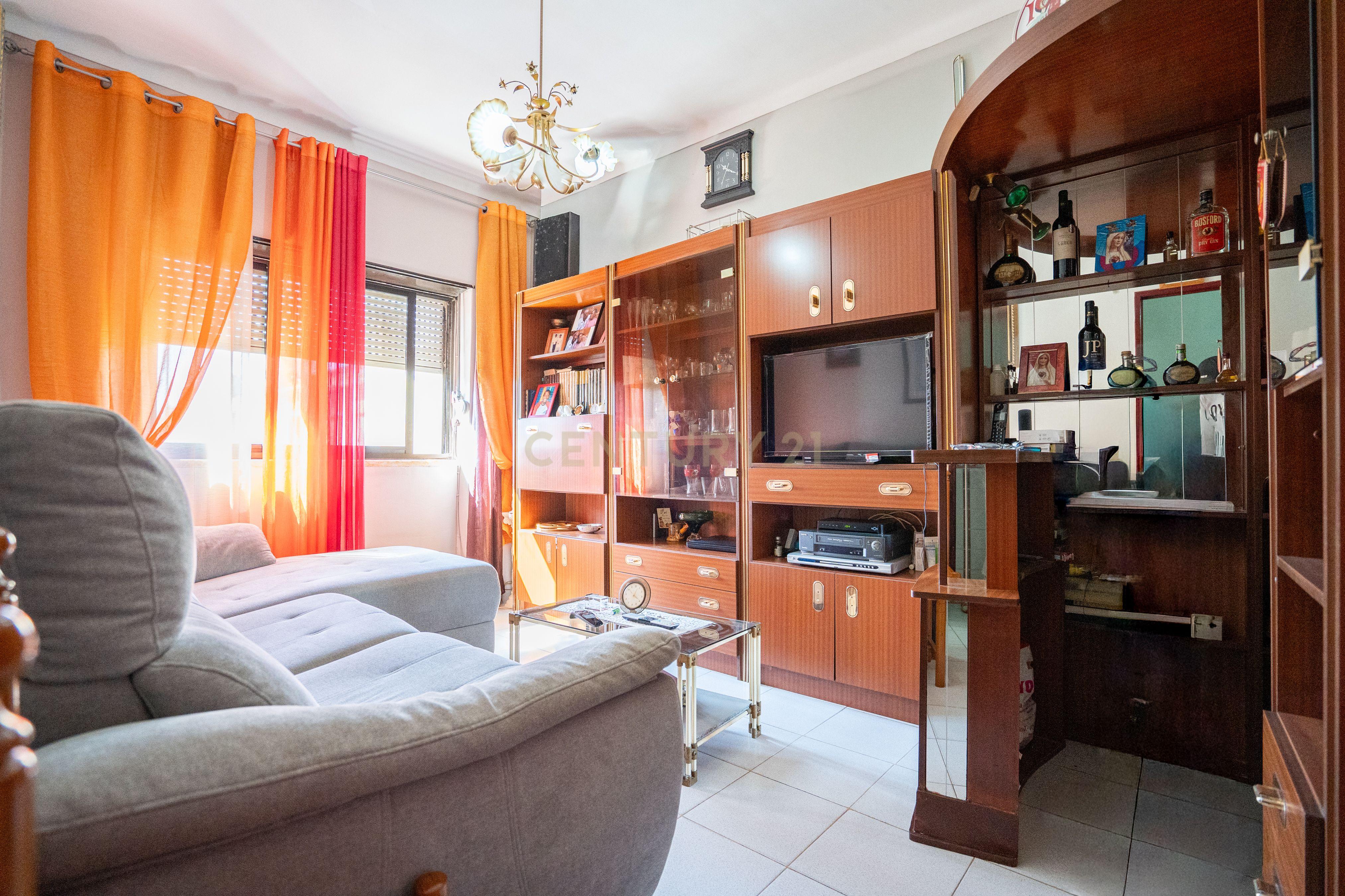 Apartamento T2 com Varanda no Barreiro, Setúbal