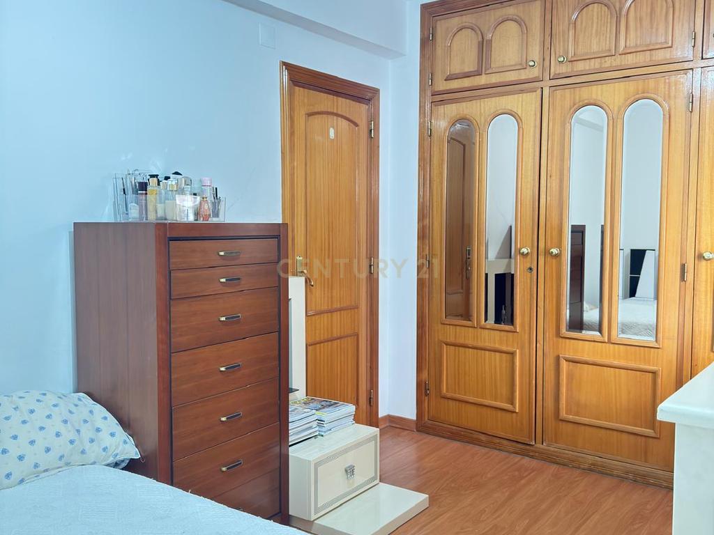 T4 com uma área de 150 m2 localizado em Massamá - Image 21