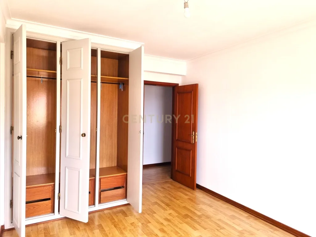 Apartamento T2 com Vista Panorâmica e garagem - Image 14