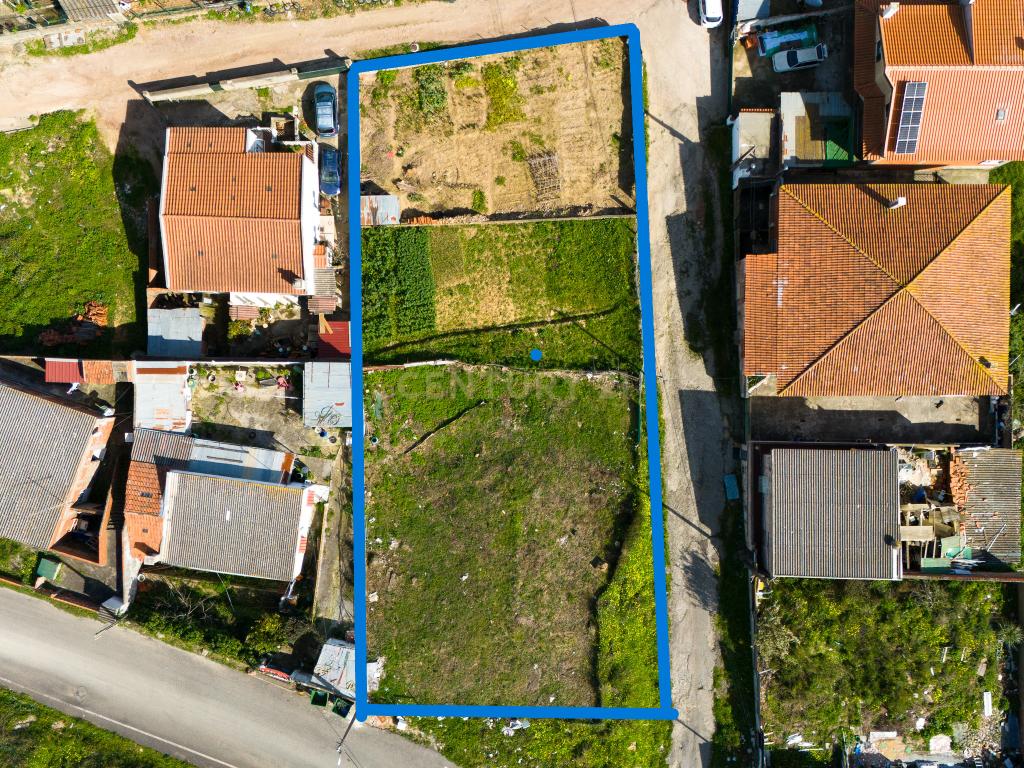 Terreno de 623m2 em vias de aprovação/conclusão em Cabra Figa, Rio de Mouro - Image 1
