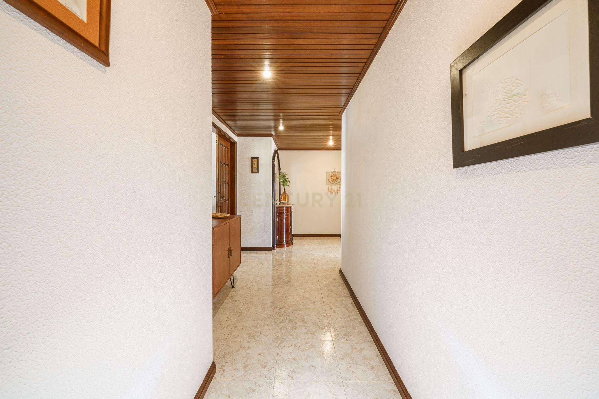Fotografia 8 de APARTAMENTO T4  CONVERTIDO EM T3 , SEMI REMODELADO, EM SETÚBAL