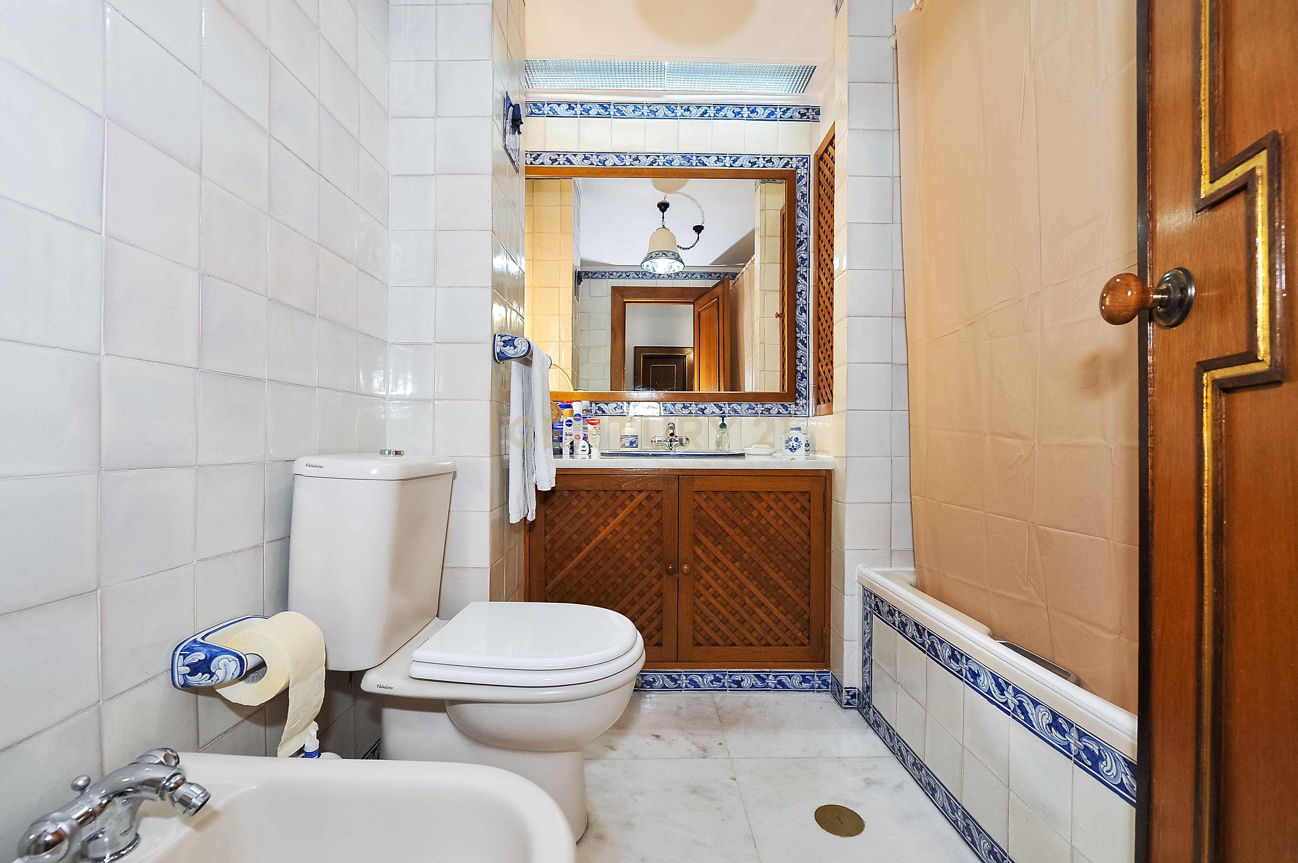 Espaçoso apartamento T4 em Condomínio Fechado, segurança 24h, na zona das Laranjeiras, na Calçada Palma de Baixo, perto das universidades - Image 27