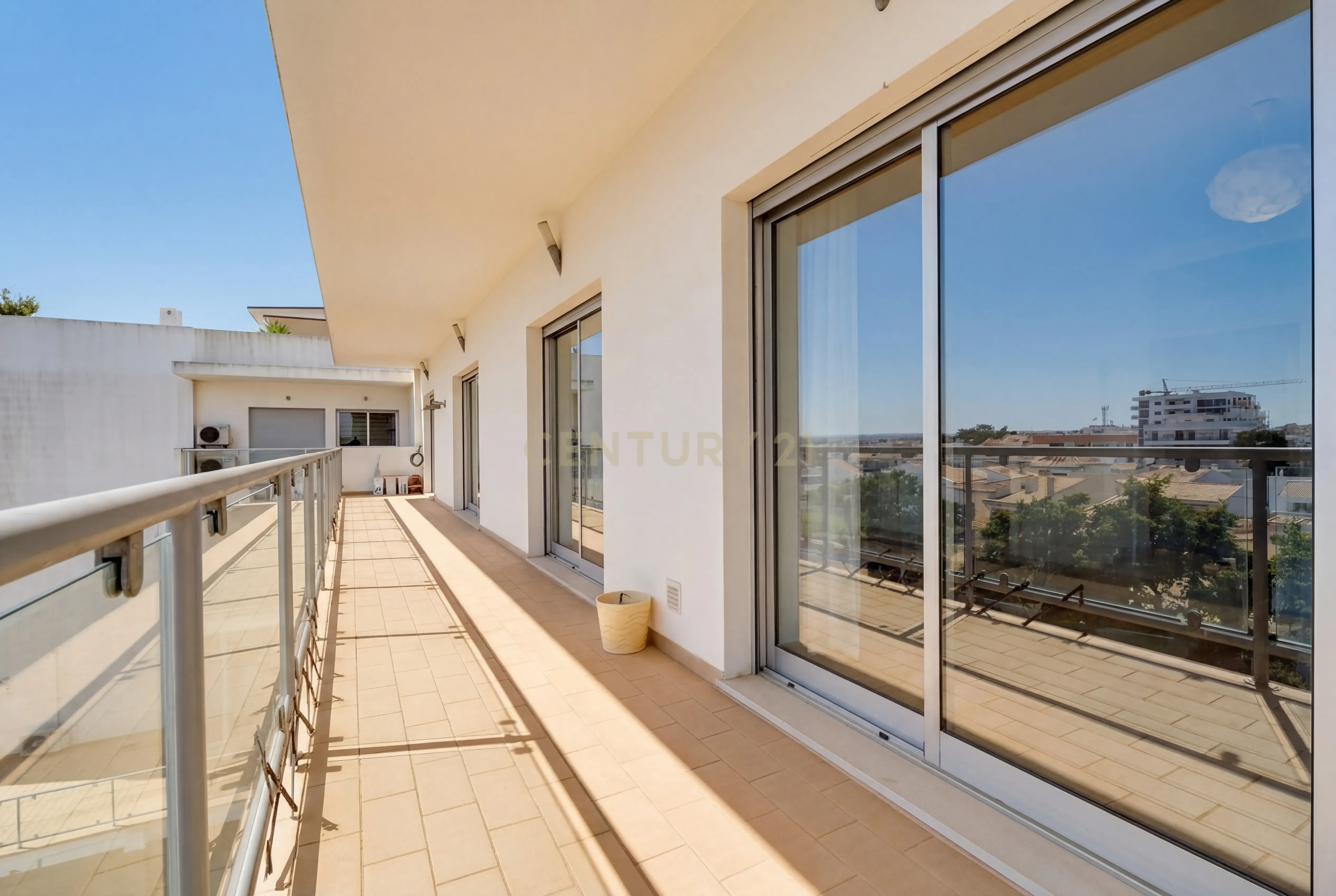 Fotografia 5 de Exclusivo Duplex T4 com terraço de 144m2, Box e estacionamento privativo  (Portimão)
