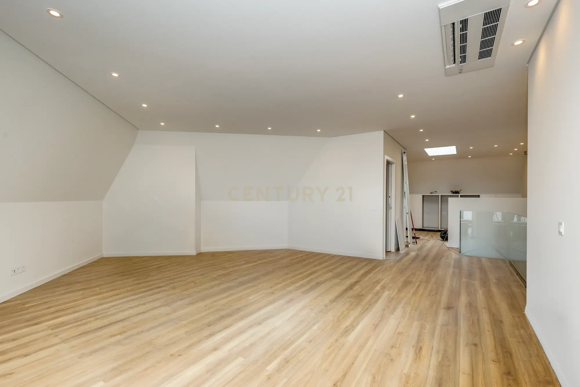 Fotografia 11 de Viva o privilégio do Tejo: T3 Duplex exclusivo no coração de Santa Iria de Azóia!