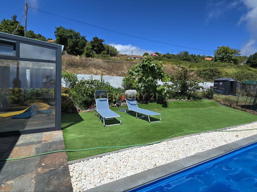 Moderna Moradia T2 com Vista Mar e Piscina na Calheta - Image 4