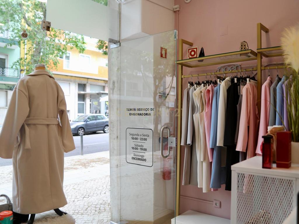 Trespasse de loja pronto a vestir em Benfica - Image 32