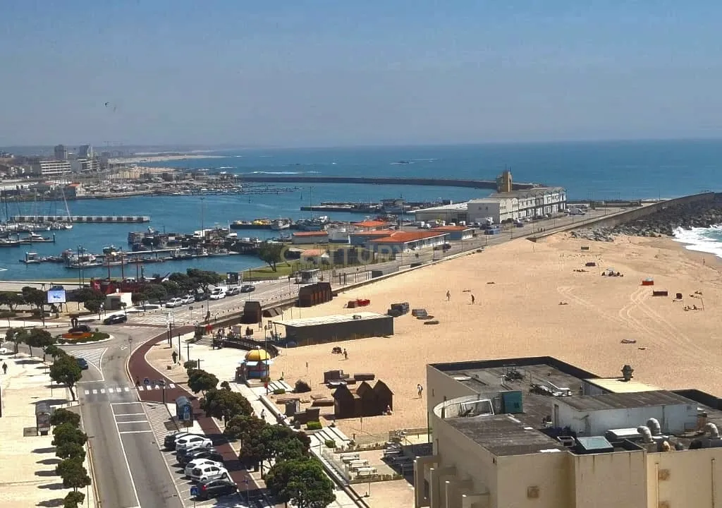 Apartamento com três quartos em Primeira Linha de Mar - Image 28