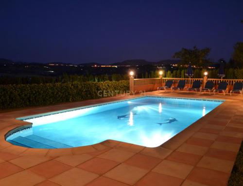 Uma propriedade rural rodeada pela natureza com uma casa de dois andares, piscina privada vedada e terraço para banhos de sol, licença turística, um olival produtivo, instalações para animais adaptáveis ​​e acesso pavimentado a apenas 10 minutos de Ronda. - Image 45