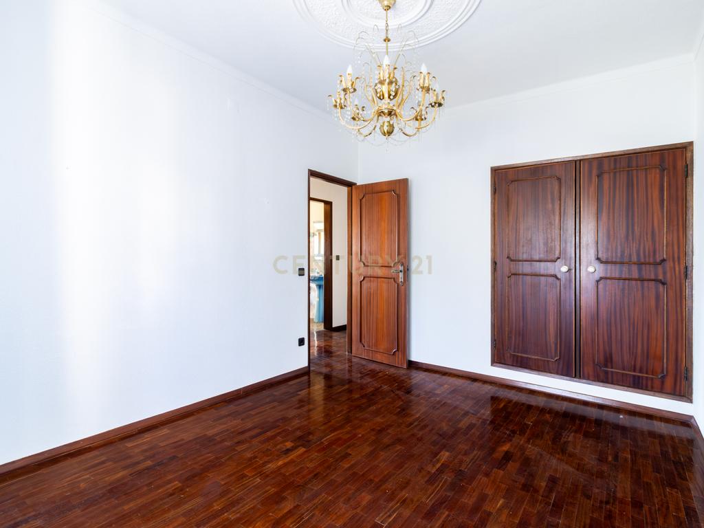 CONJUNTO MORADIA, 4 APARTAMENTOS E PAVILHÃO - Image 29