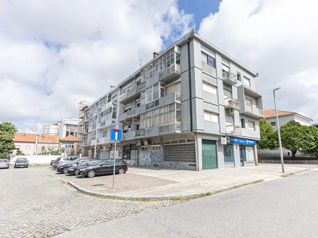 T2+1 com varanda e excelente localização junto à Quinta do Covelo | Paranhos - Image 16