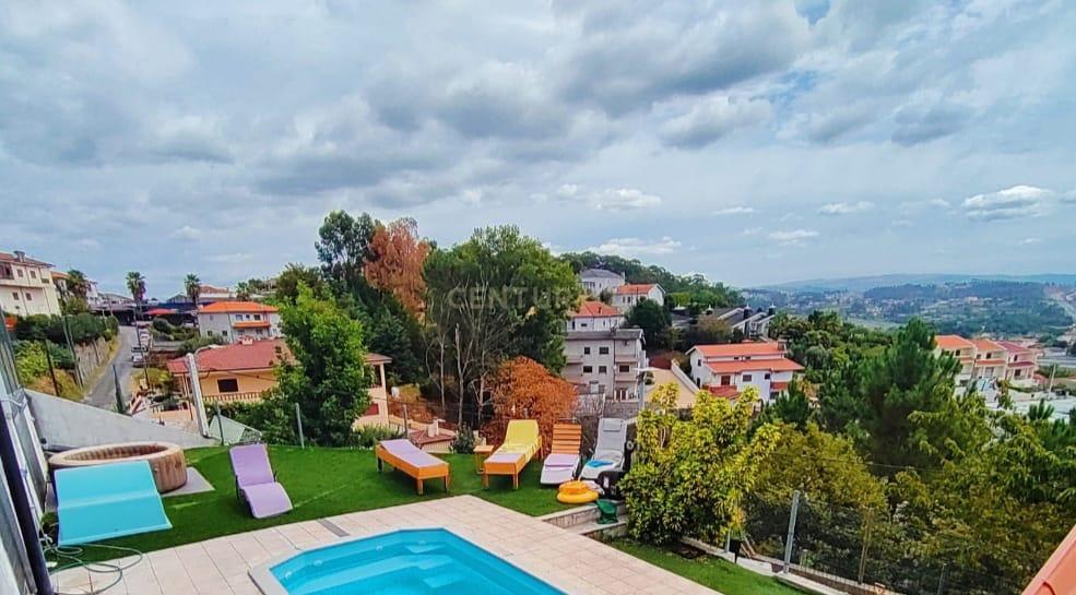 Moradia com miradouro, piscina e área agricola em Lousada - Image 2