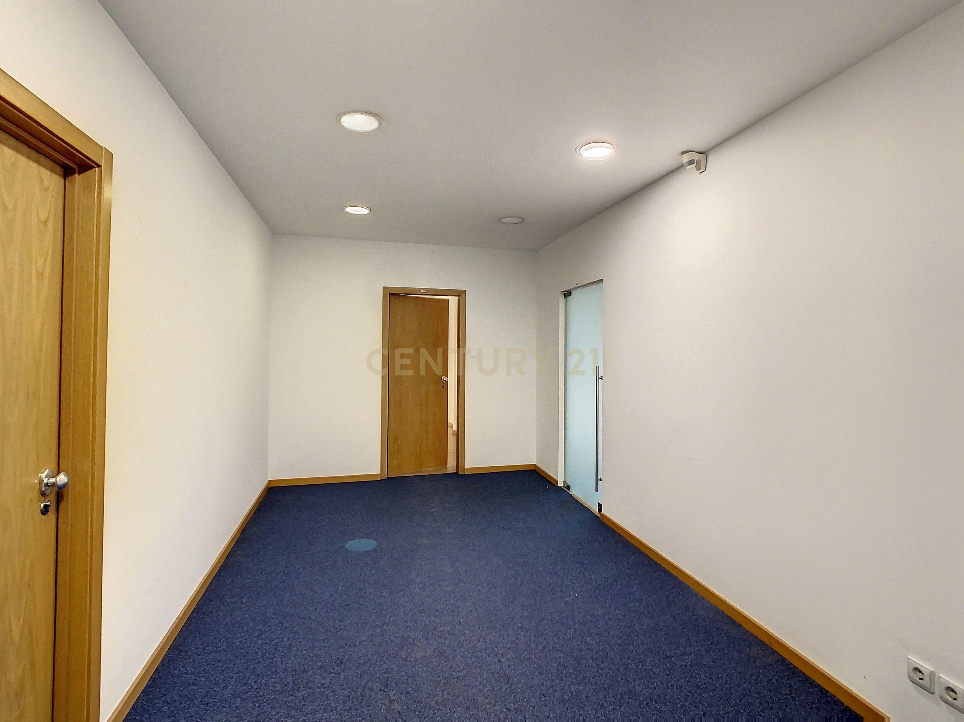 Fotografia 7 de Escritório com 55 m2 na Av. Columbano Bordalo Pinheiro, Lisboa