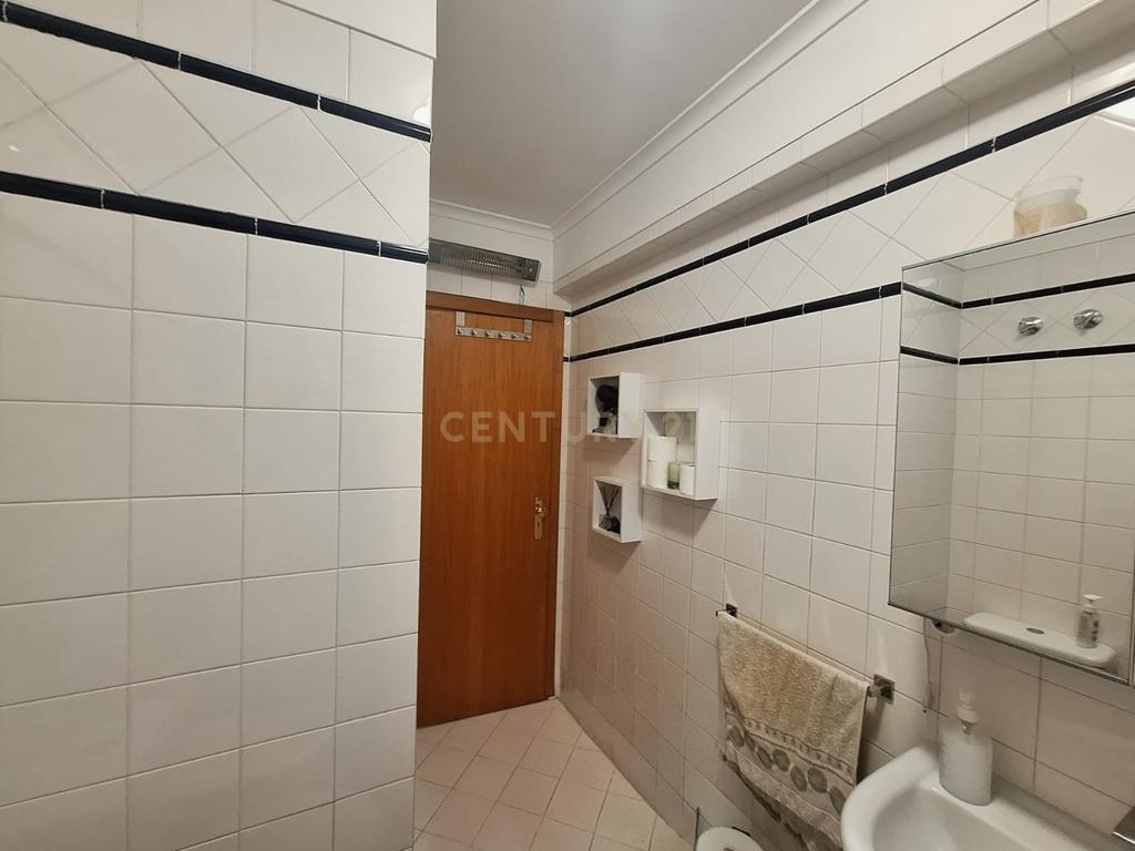 Apartamento T2 no Alto da Faia em Telheiras - Image 7