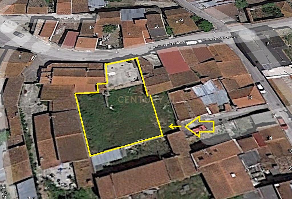 Moradia para reconstruir com terreno - Ameal - Taveiro - Image 1