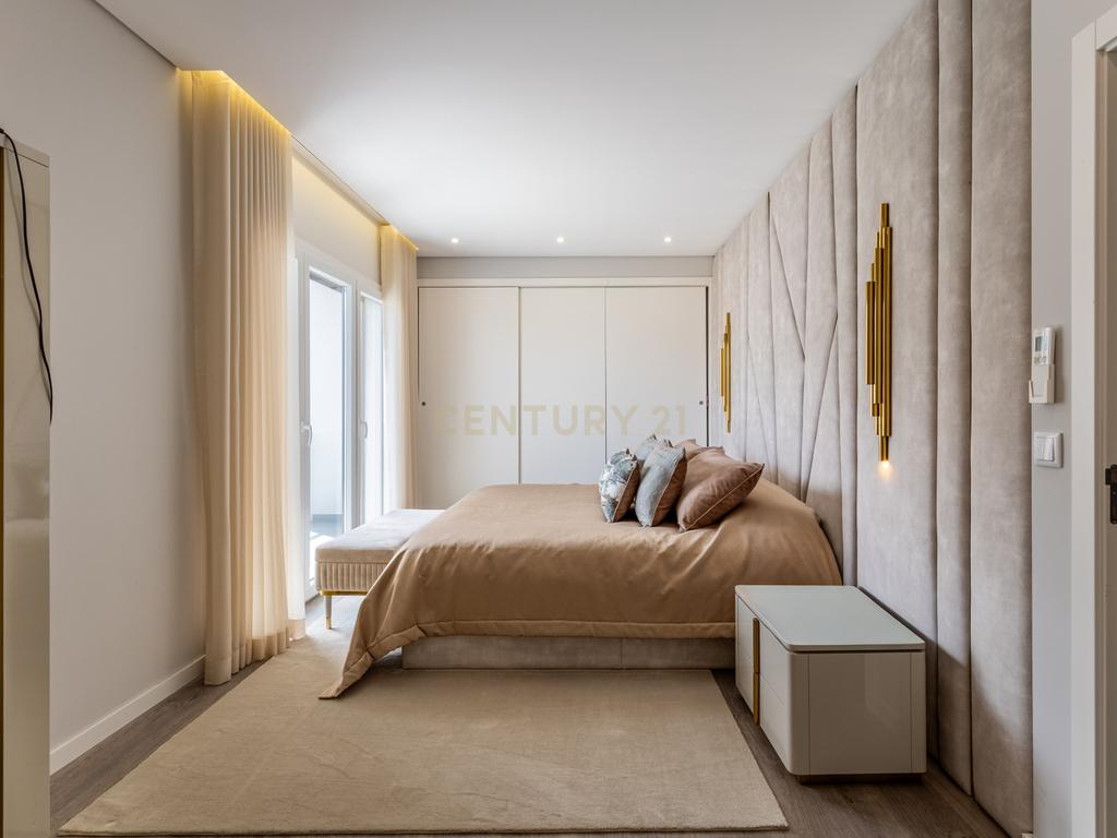 Luxuosa Moradia T5 em Odivelas com Vista Panorâmica - Image 18