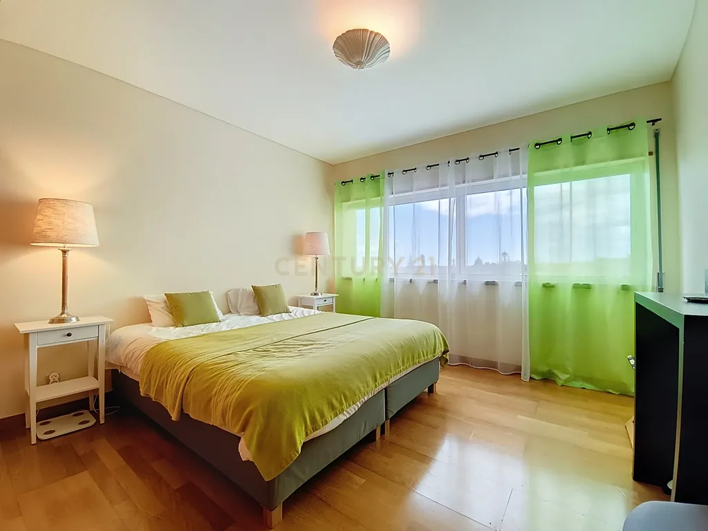 Apartamento T2 em Ponta Delgada com Garagem e Varanda - Image 19