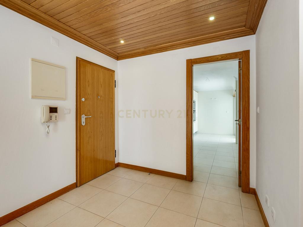 Apartamento T3 na Serra das Brancas, com box de 67m2 e arrecadação. - Image 20