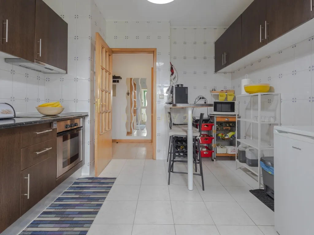 Fantástico Apartamento T2 com Lareira, Varanda e Lugar de Garagem | Fânzeres – Gondomar - Image 12