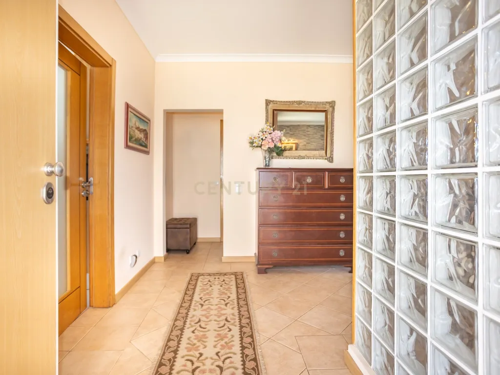 Moradia T4 em Setúbal | Conforto, Espaço e Privacidade - Image 8