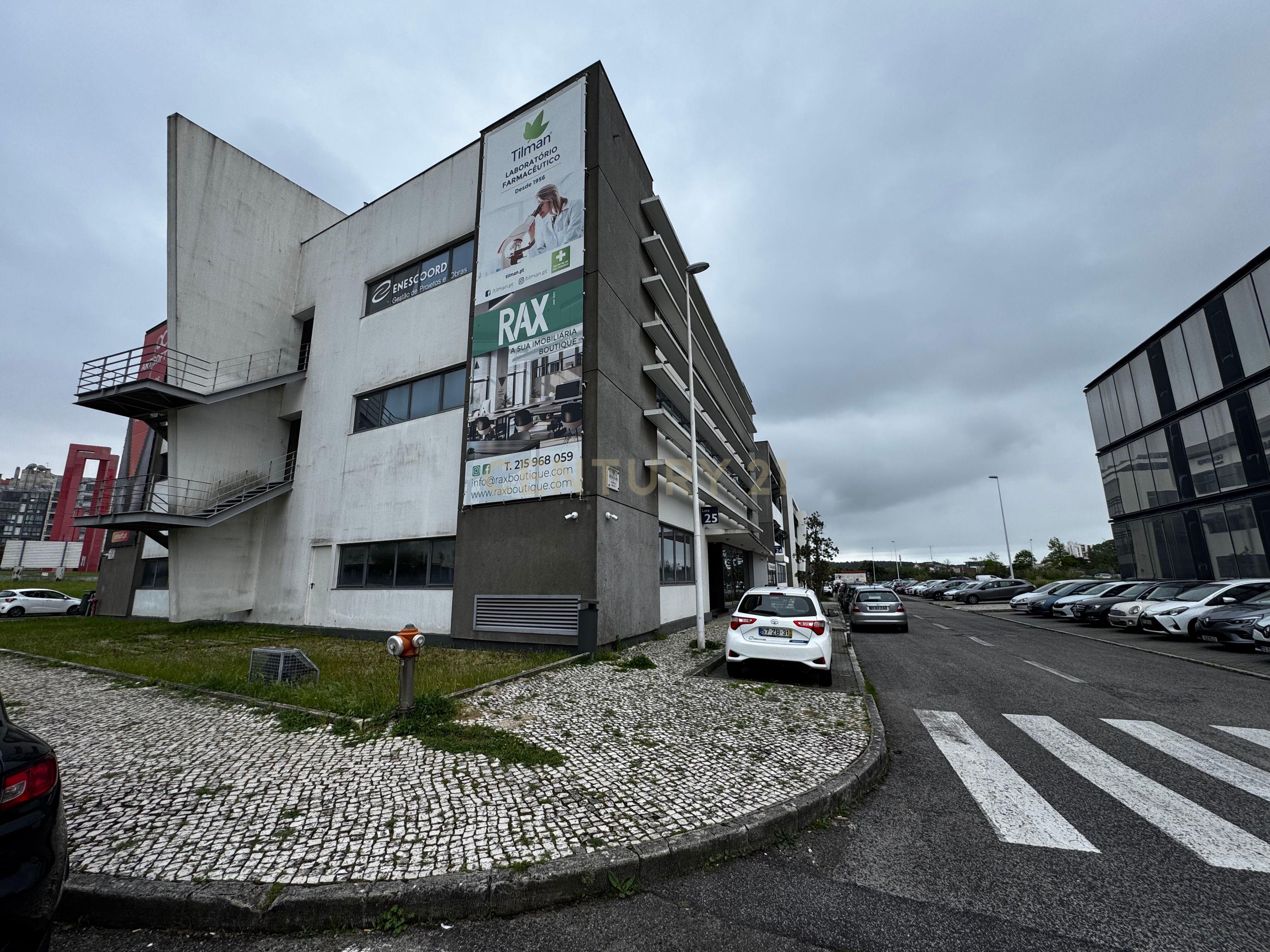 Escritório para Arrendamento no Pólo Técnico de Telheiras – 251 m² | 6 Salas | 5 Estacionamentos - Image 2