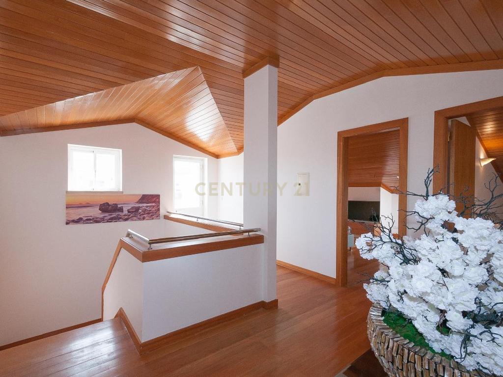 Moradia com 480m2 e piscina, na Ericeira - Image 15