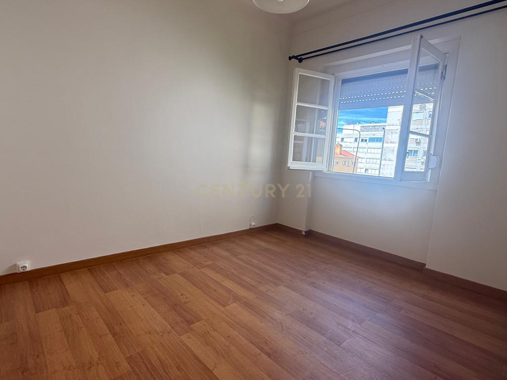 T2 | Alvalade | Parcialmente Remodelado | Arrendamento - Image 20