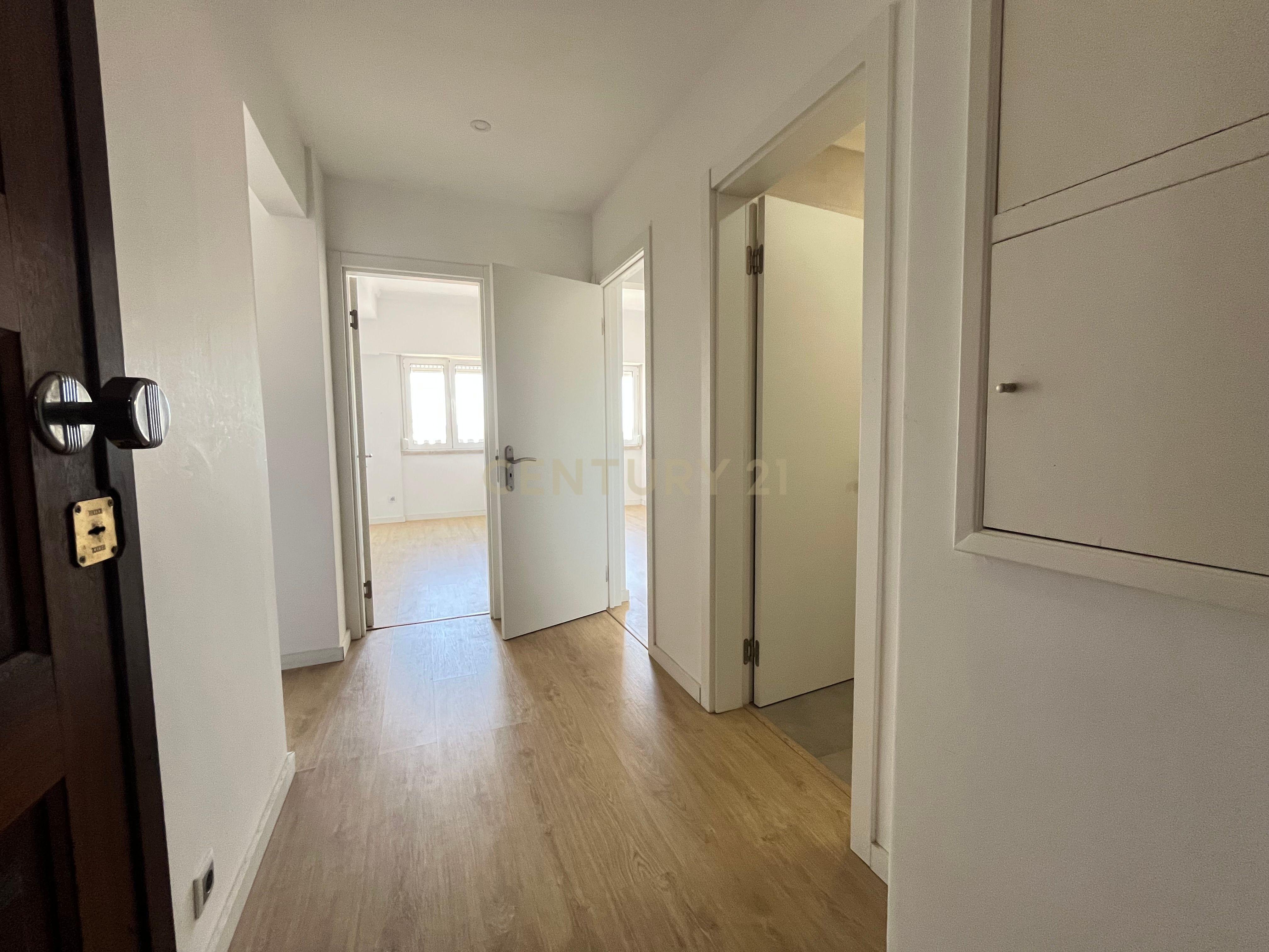 Fotografia 7 de Apartamento T2 em Sacavém, Loures - Oportunidade Única!