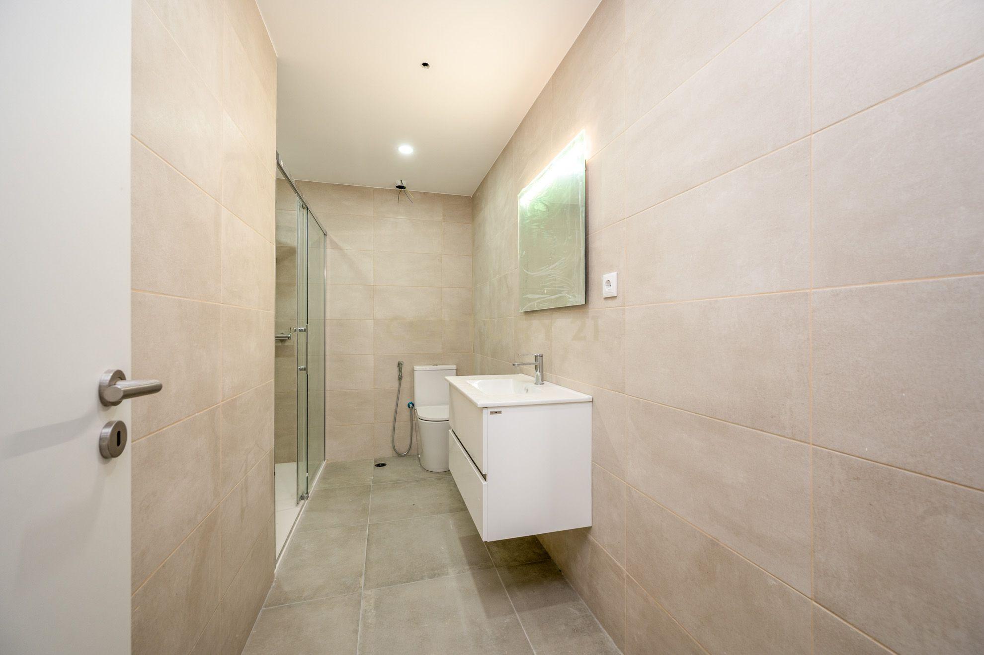 Fotografia 12 de Apartamento T4 Duplex em Queluz, perto do Palácio Nacional, totalmente remodelado e equipado (em fase de acabamento).