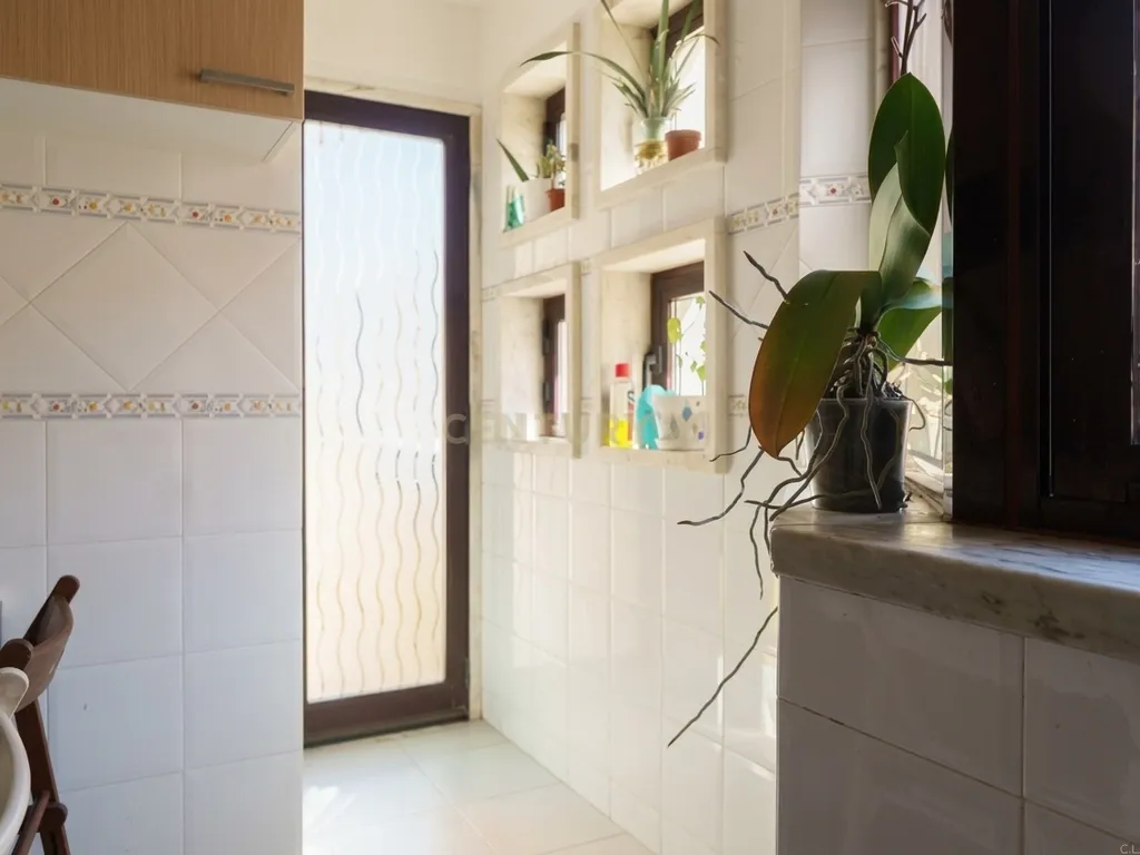 Apartamento T3 com Suíte, 3 Varandas e Arrecadação de 14 m² | Avenida 25 de Abril, Ramada - Image 6