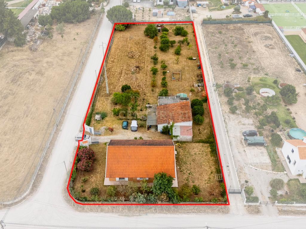 Moradia térrea T3 impecável num terreno de 3954m2 e anexo em Azeitão - Image 4