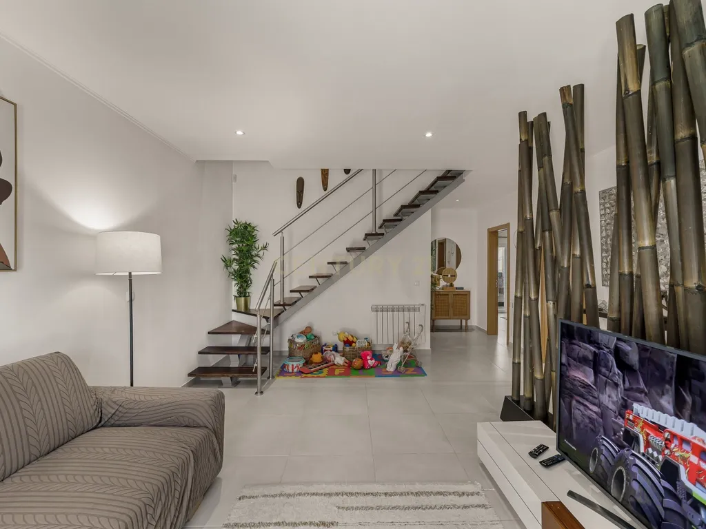 Moradia T3 isolada com garagem, Quinta do Conde - Image 22