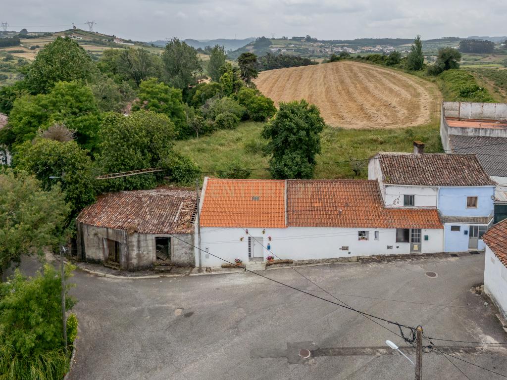 Moradia T3 com Entrada Independente para T1 – À Venda em Freiria, Sobral de Monte Agraço - Image 34