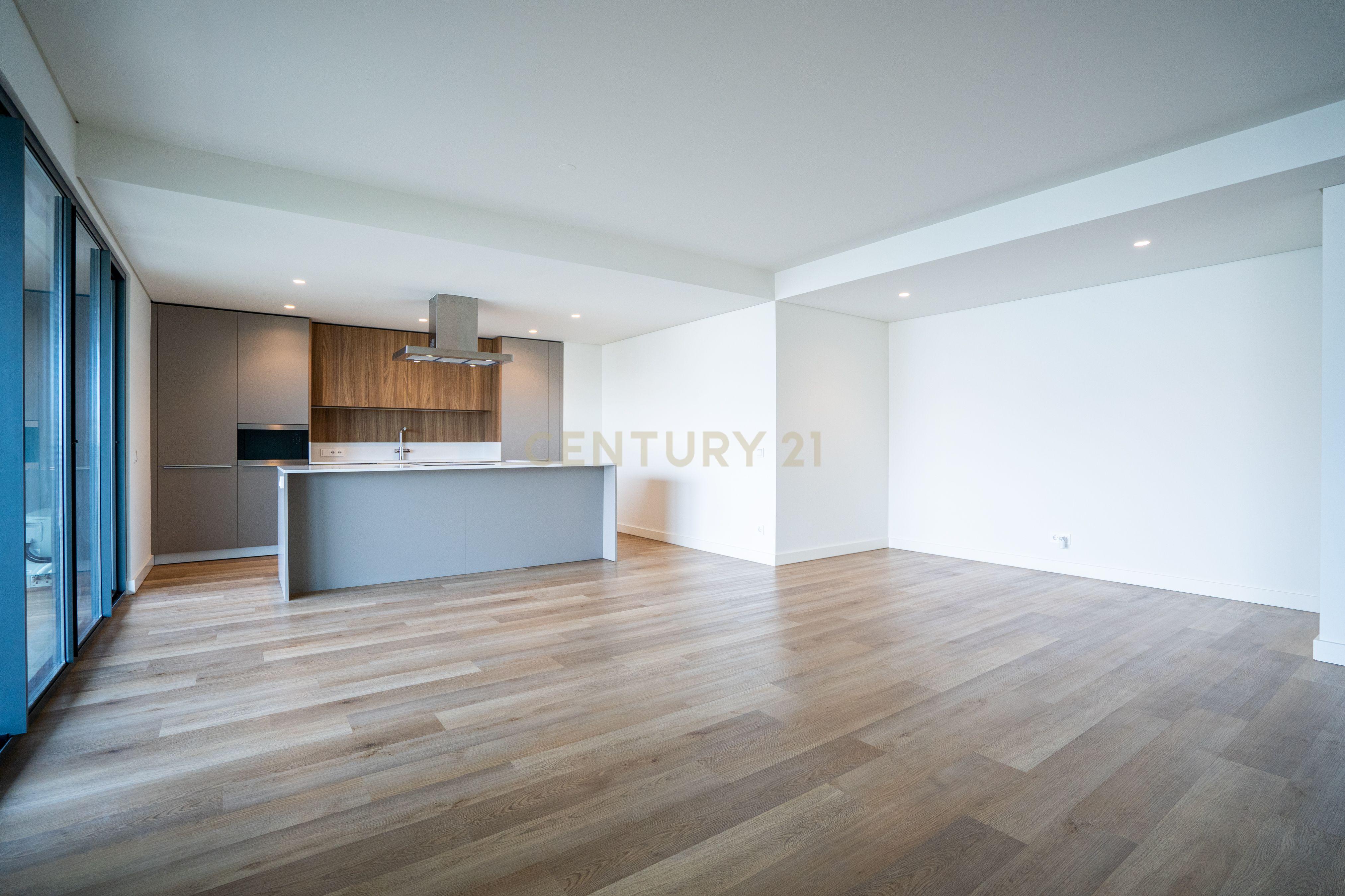 Exclusivo T3 no Terraces Mirear com Varanda, Piscina, Ginásio e Sauna – Miraflores
