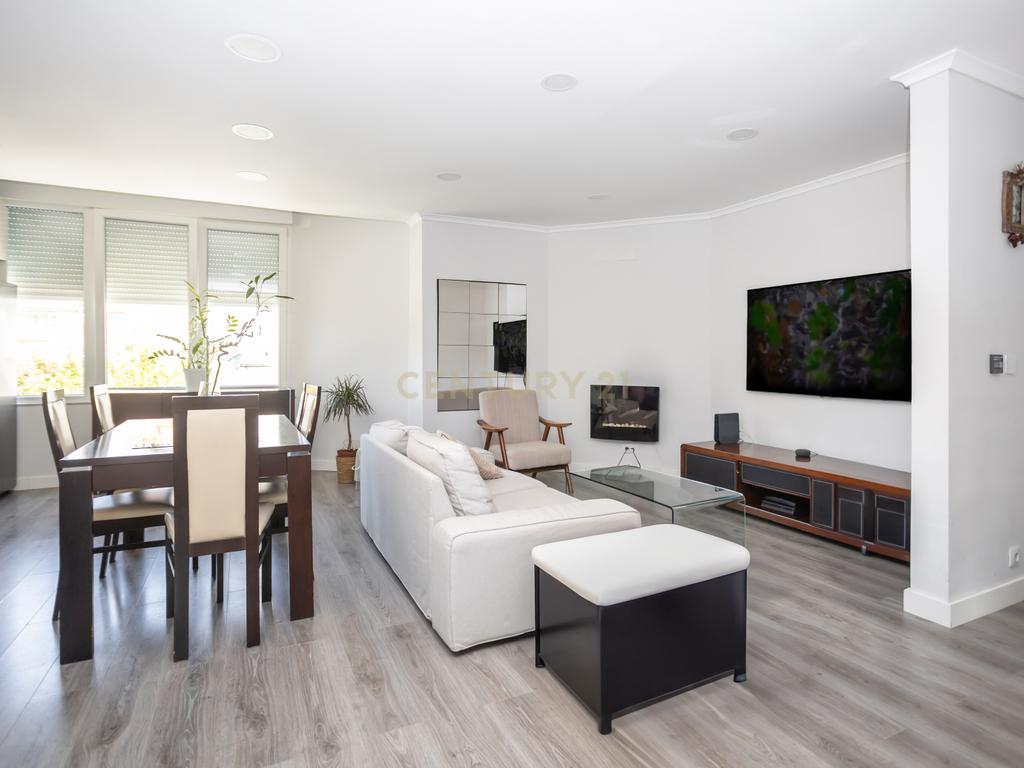 Apartamento T3 mais sótao, num 1 andar em Amora - Seixal - Image 23