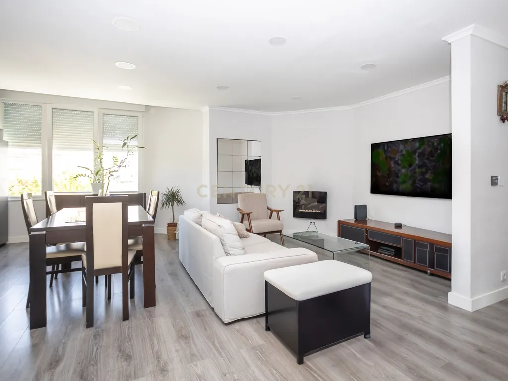 Apartamento T3 mais sótao, num 1 andar em Amora - Seixal - Image 23
