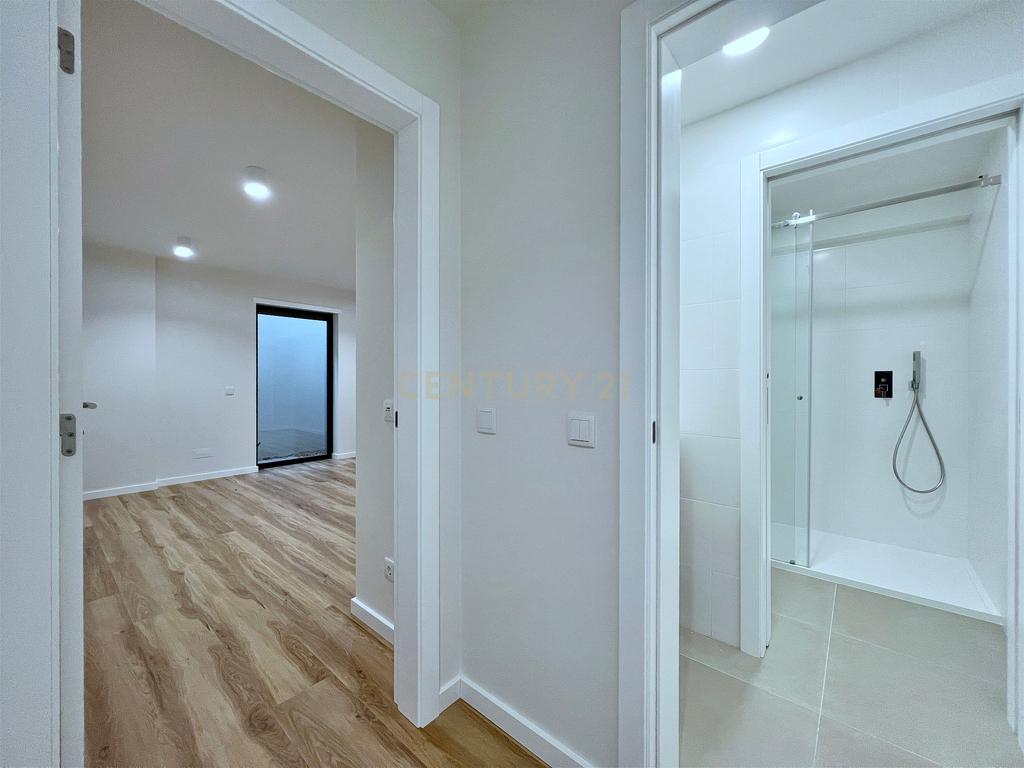 Moradia T4 com Piscina na Parede (Cascais, Lisboa) - Image 12