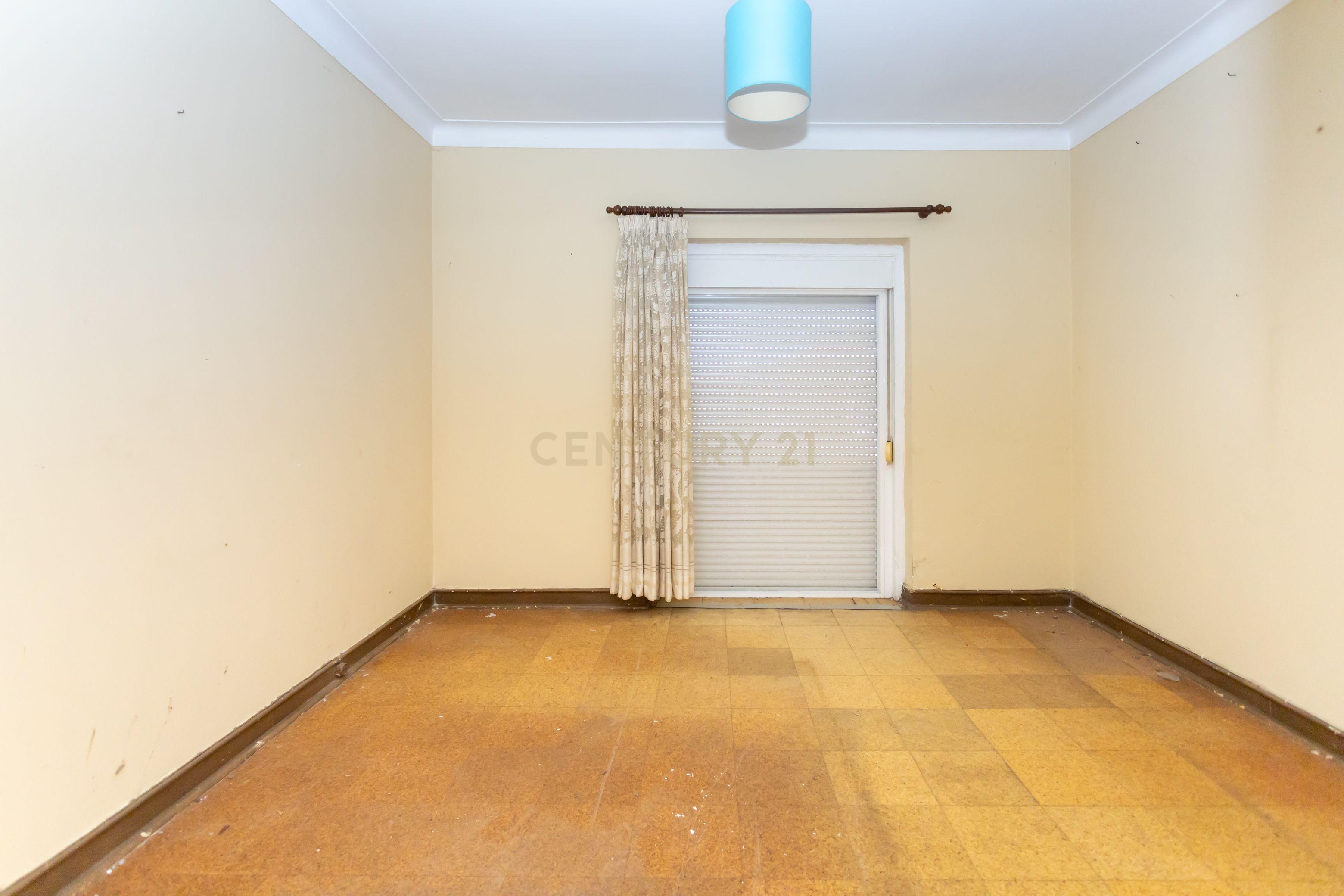 Moradia com anexo, no centro de Almada! - Image 25