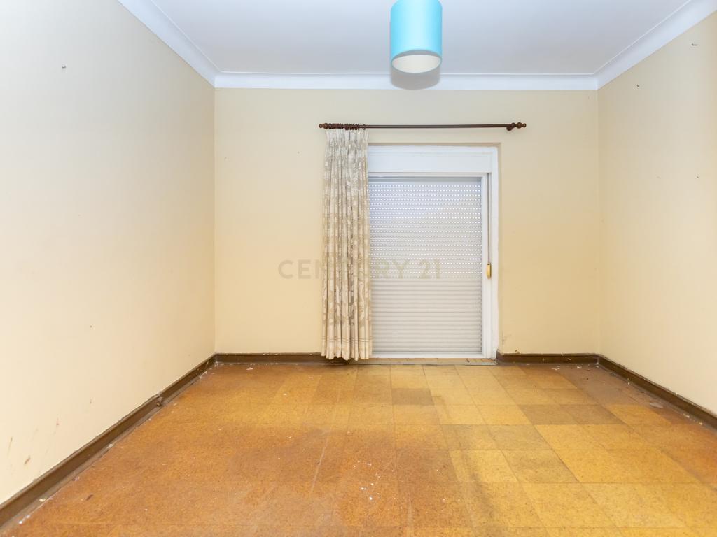 Moradia com anexo, no centro de Almada! - Image 25